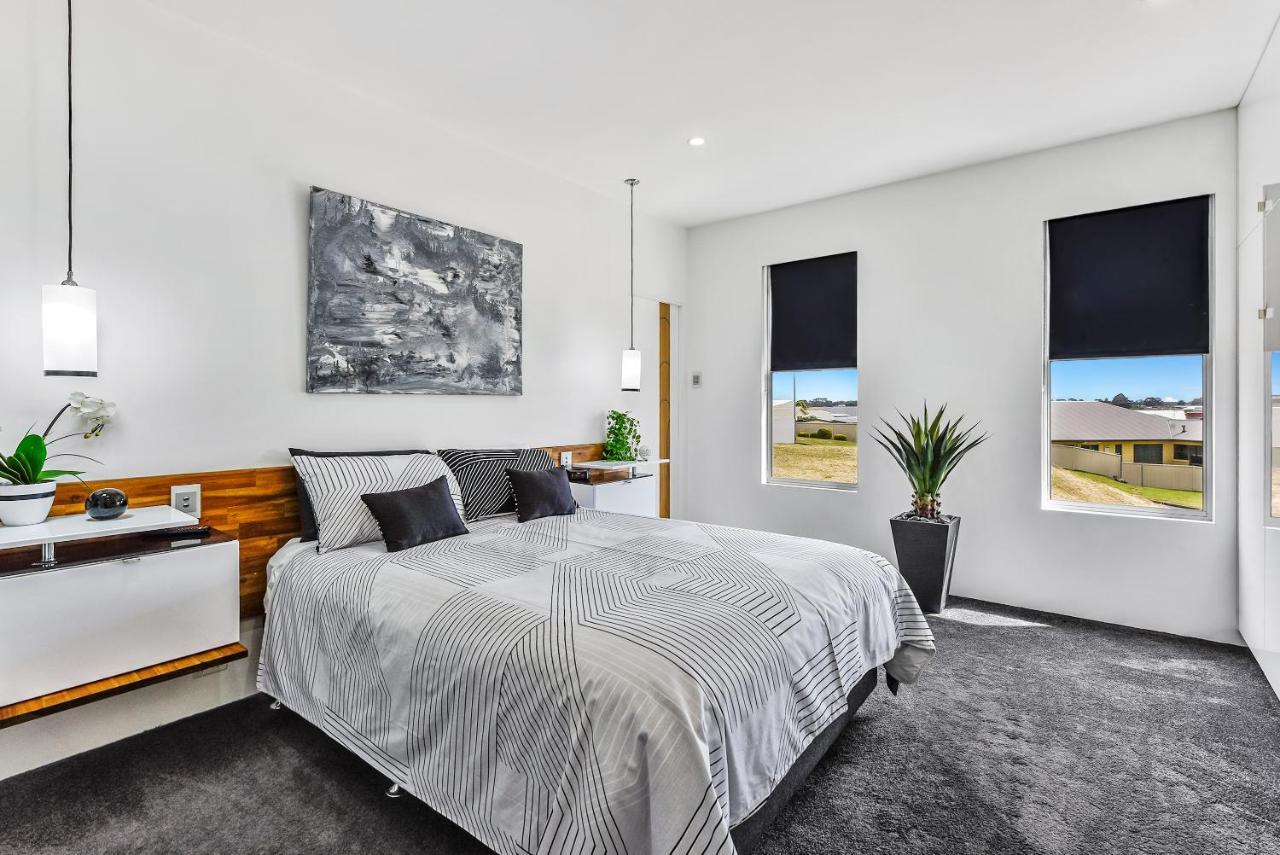 Conroe Executive Townhouse - Modern & Stylish Lägenhet Mount Gambier Exteriör bild